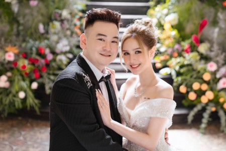 Dân tình 'lóa mắt' chiêm ngưỡng album ảnh cưới hơn nửa tỷ của “Streamer giàu nhất Việt Nam” và vợ hot girl 18 tuổi